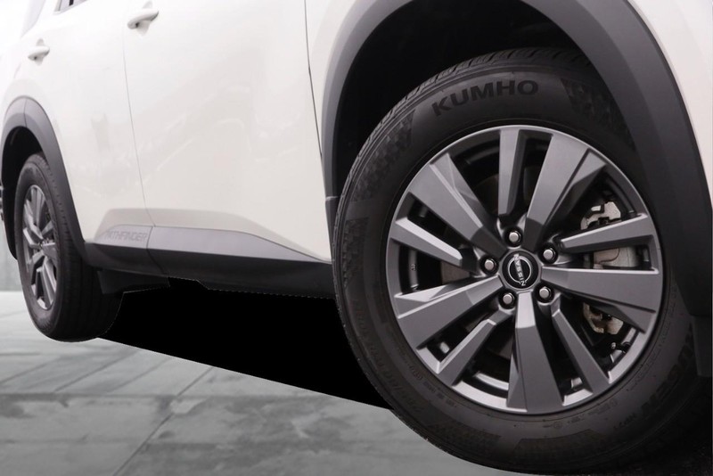 Nissan Pathfinder Vehicle Image 03