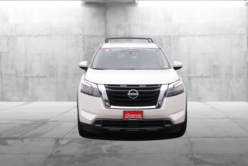 Nissan Pathfinder Vehicle Image 04