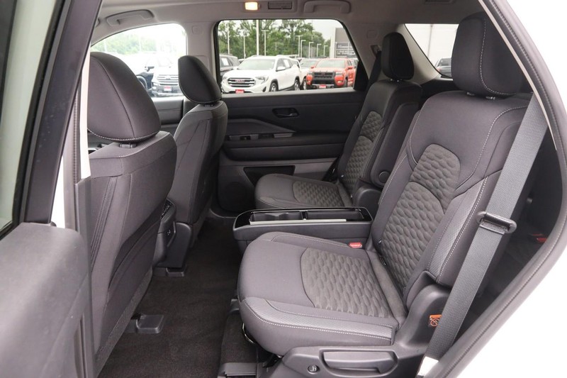 Nissan Pathfinder Vehicle Image 10