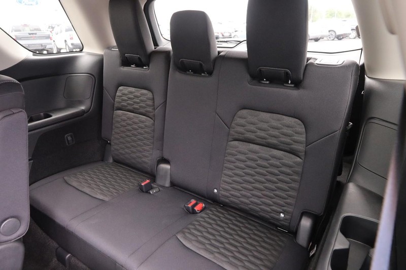 Nissan Pathfinder Vehicle Image 11