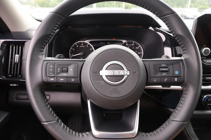 Nissan Pathfinder Vehicle Image 12