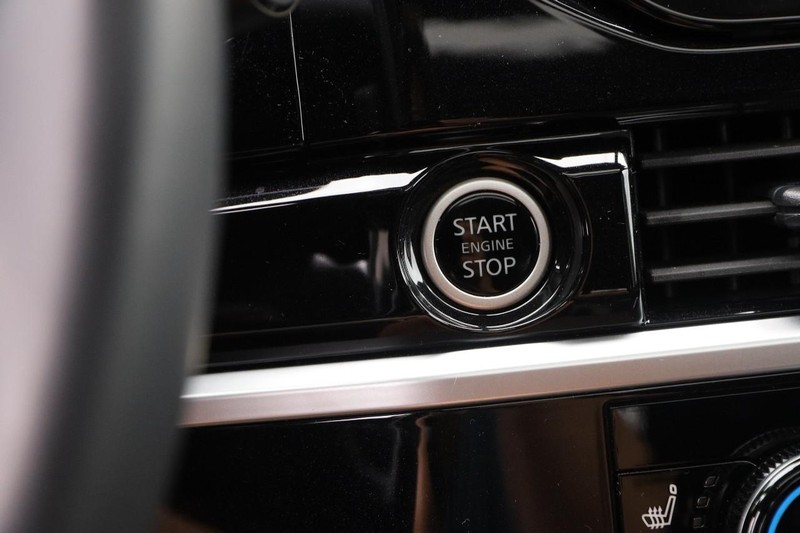 Nissan Pathfinder Vehicle Image 16
