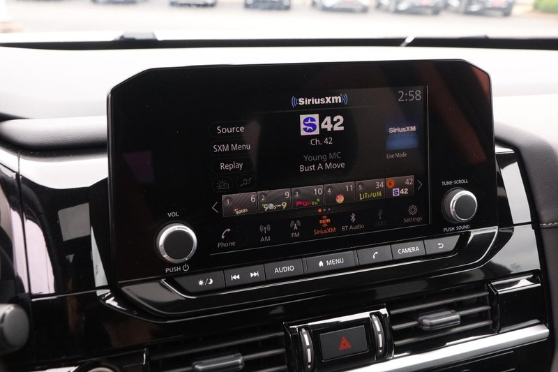 Nissan Pathfinder Vehicle Image 17