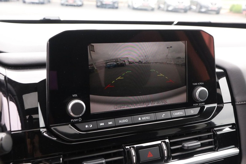 Nissan Pathfinder Vehicle Image 18