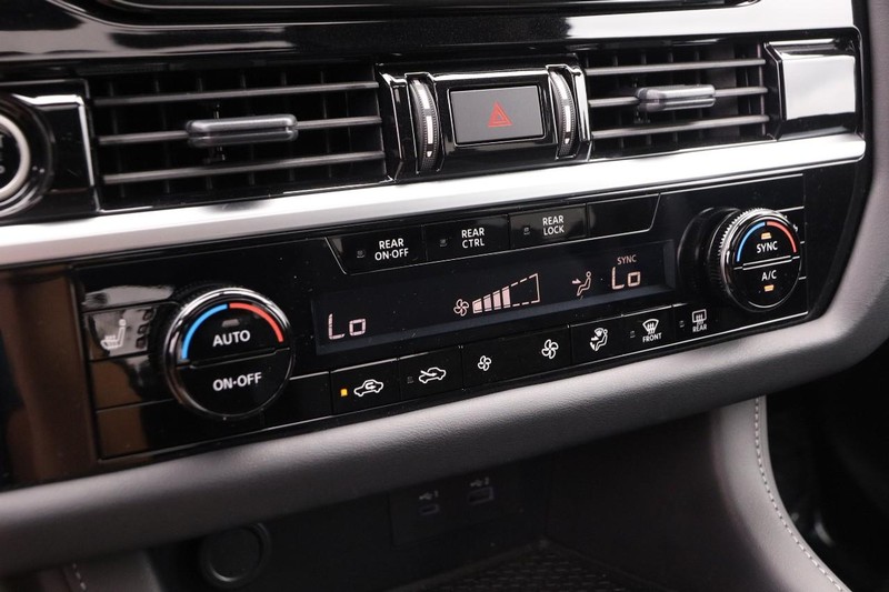 Nissan Pathfinder Vehicle Image 19