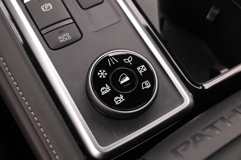 Nissan Pathfinder Vehicle Image 20
