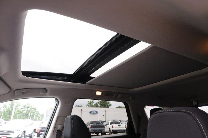 Nissan Pathfinder Vehicle Image 22