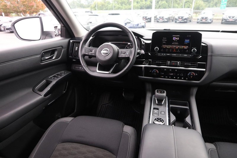 Nissan Pathfinder Vehicle Image 24