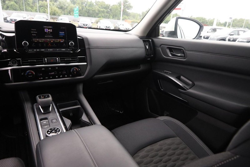 Nissan Pathfinder Vehicle Image 27
