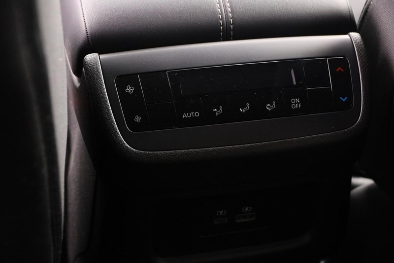 Nissan Pathfinder Vehicle Image 28