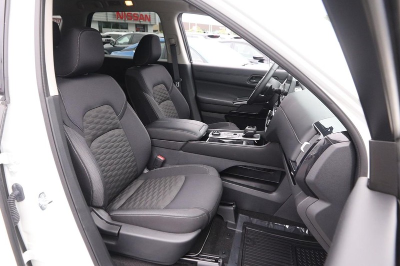 Nissan Pathfinder Vehicle Image 29