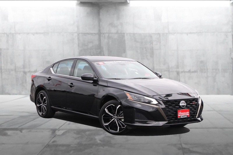Nissan Altima Vehicle Image 02