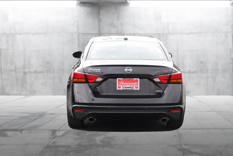 Nissan Altima Vehicle Image 06