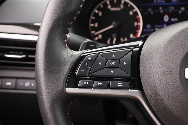 Nissan Altima Vehicle Image 12