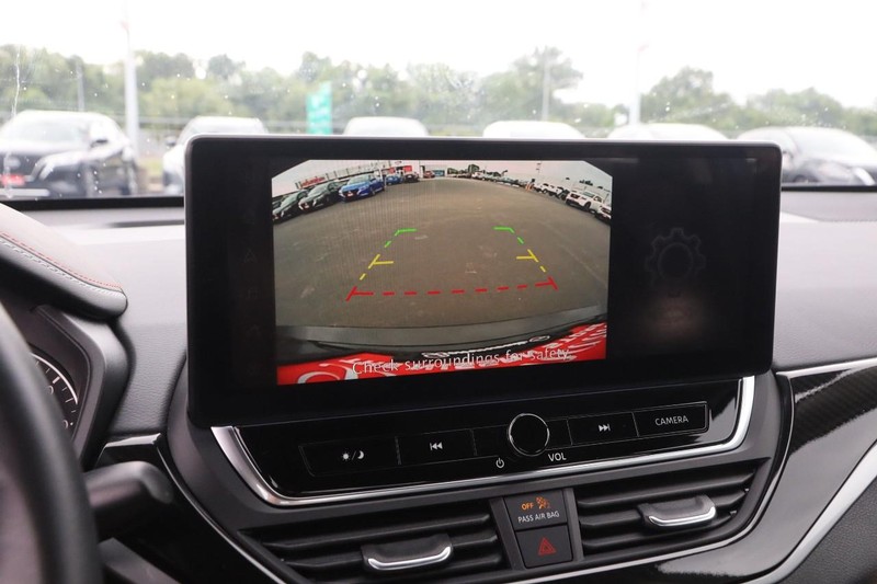 Nissan Altima Vehicle Image 17