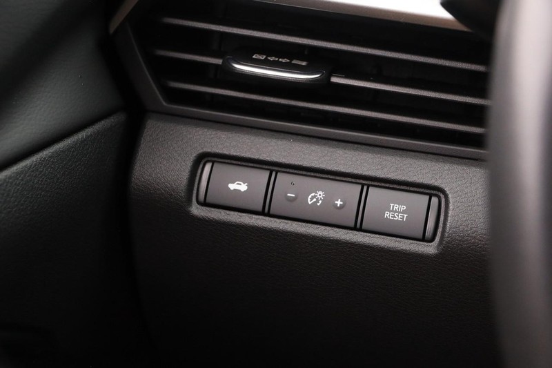 Nissan Altima Vehicle Image 20