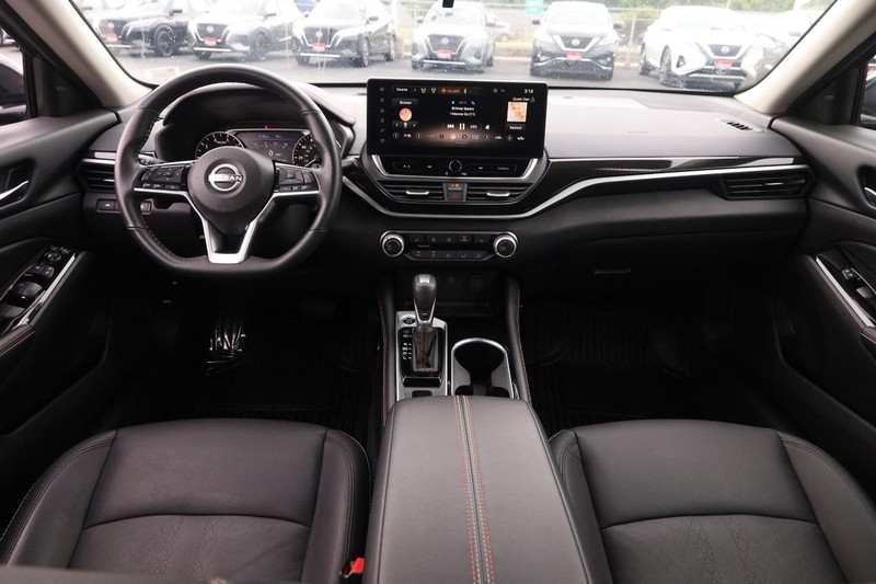 Nissan Altima Vehicle Image 21