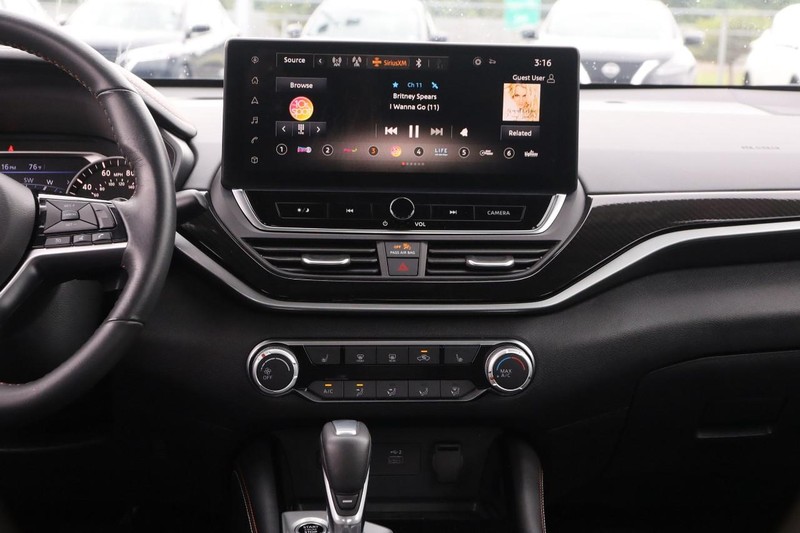 Nissan Altima Vehicle Image 24