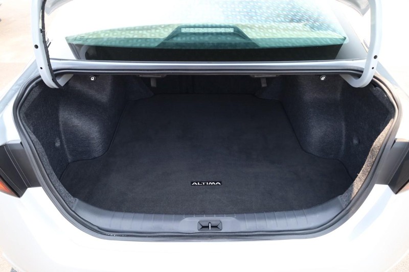 Nissan Altima Vehicle Image 07
