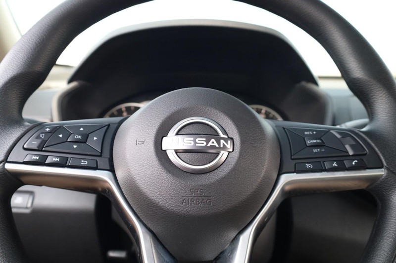 Nissan Altima Vehicle Image 09