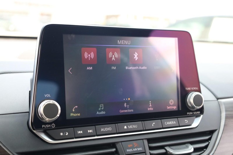 Nissan Altima Vehicle Image 11