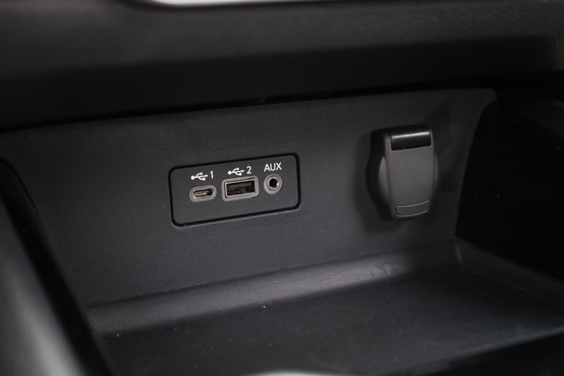 Nissan Altima Vehicle Image 15