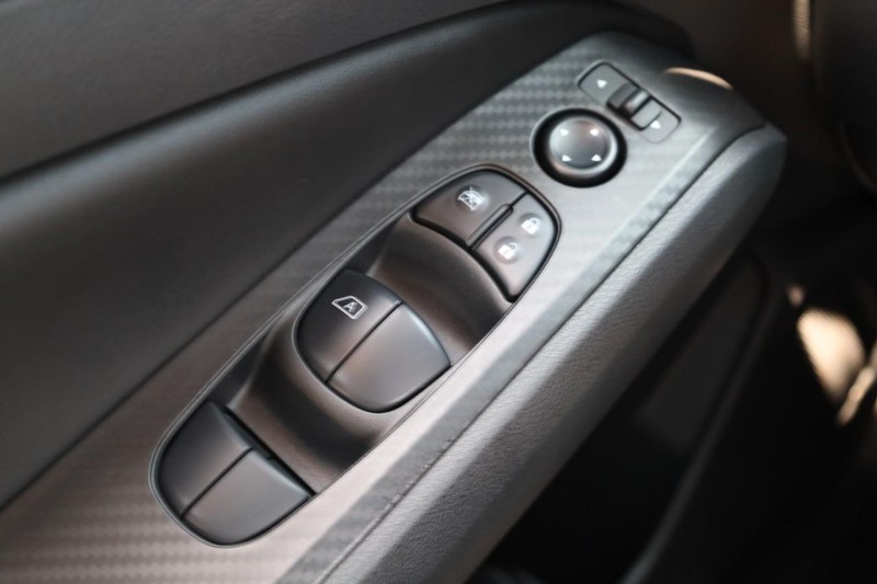 Nissan Altima Vehicle Image 18