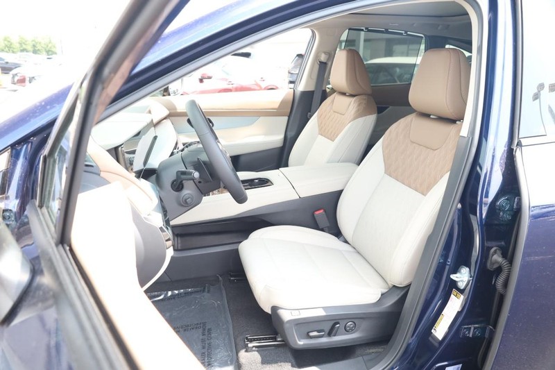 Nissan Murano Vehicle Image 11