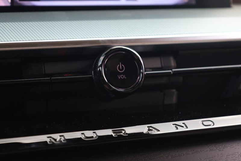Nissan Murano Vehicle Image 17