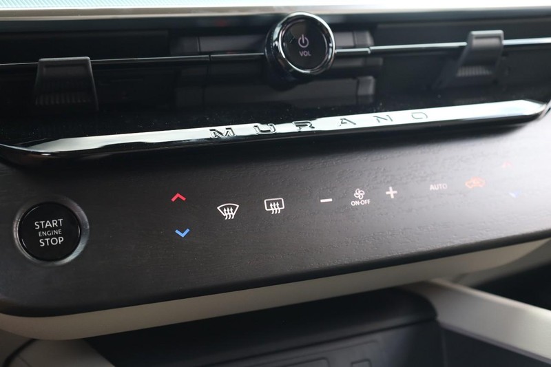 Nissan Murano Vehicle Image 18
