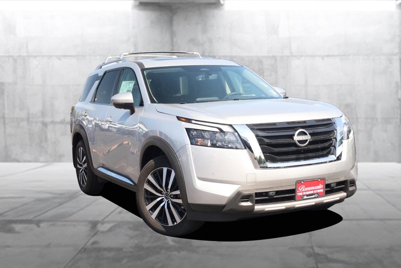 Nissan Pathfinder Vehicle Image 02