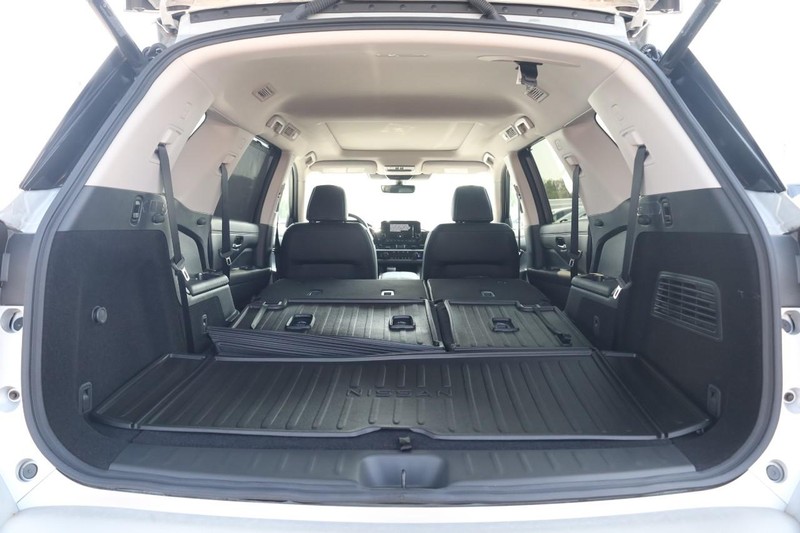Nissan Pathfinder Vehicle Image 09