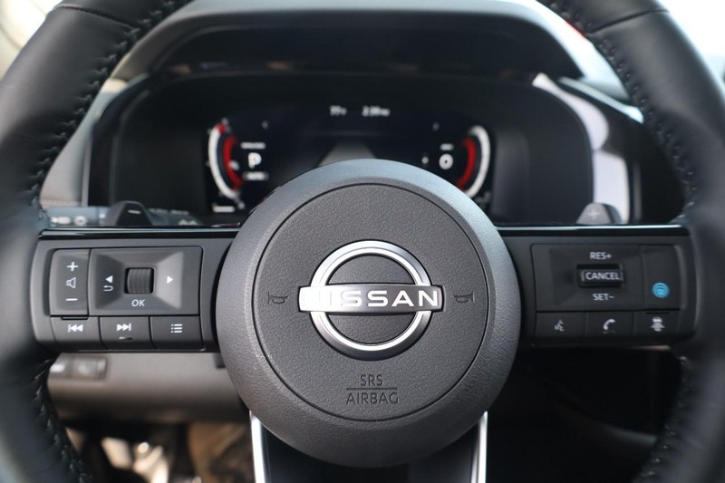 Nissan Pathfinder Vehicle Image 13