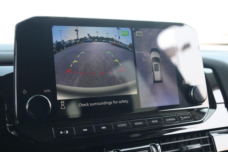 Nissan Pathfinder Vehicle Image 17