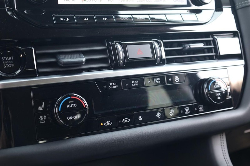 Nissan Pathfinder Vehicle Image 18