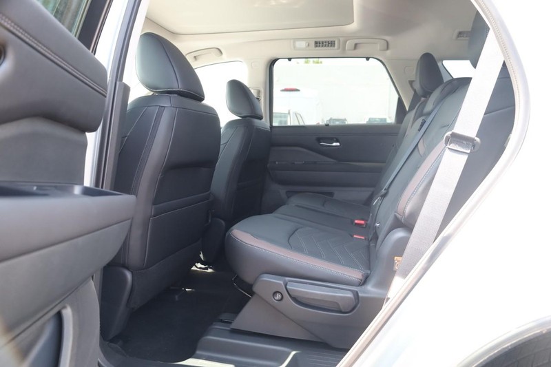 Nissan Pathfinder Vehicle Image 25