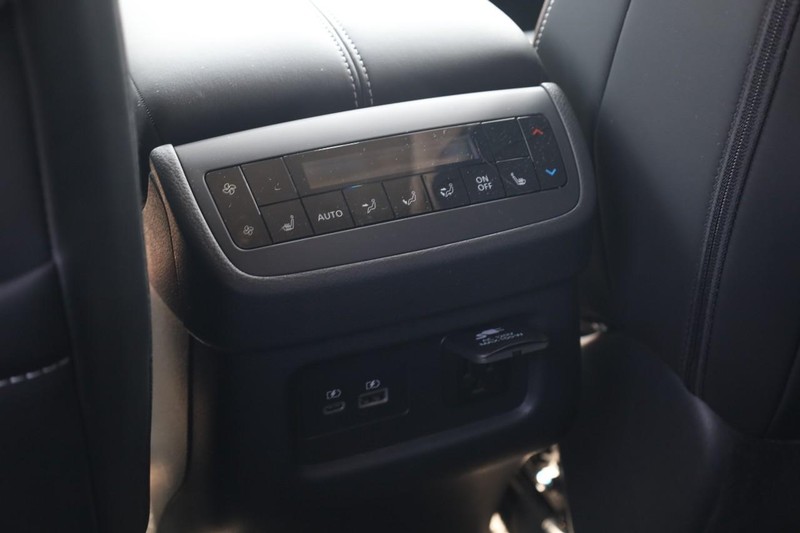 Nissan Pathfinder Vehicle Image 26