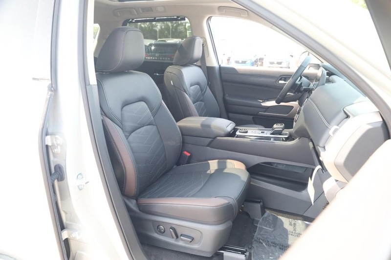 Nissan Pathfinder Vehicle Image 31