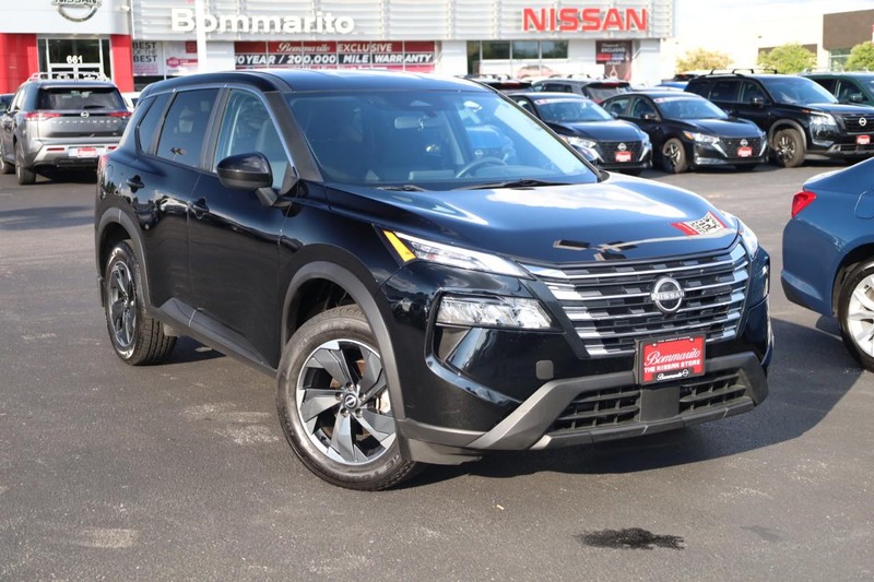 Nissan Rogue Vehicle Image 02