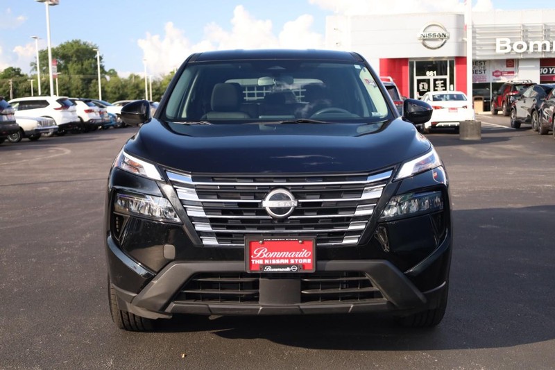 Nissan Rogue Vehicle Image 04