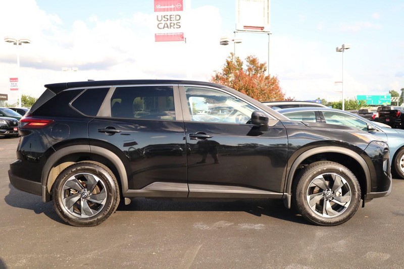 Nissan Rogue Vehicle Image 05