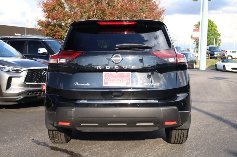 Nissan Rogue Vehicle Image 06