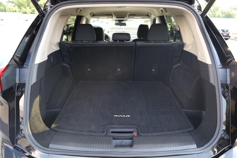 Nissan Rogue Vehicle Image 07
