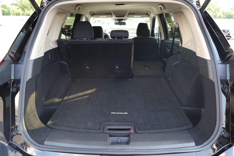 Nissan Rogue Vehicle Image 08