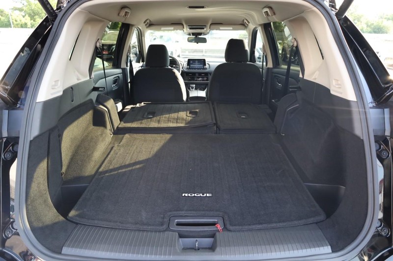 Nissan Rogue Vehicle Image 09