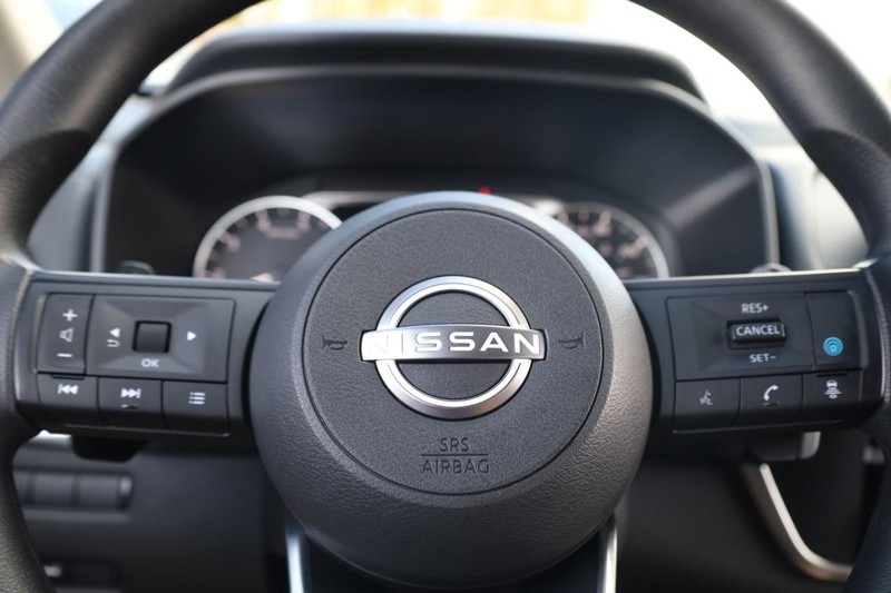 Nissan Rogue Vehicle Image 11