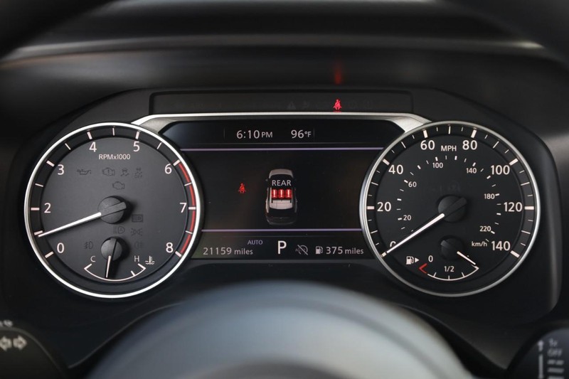 Nissan Rogue Vehicle Image 12