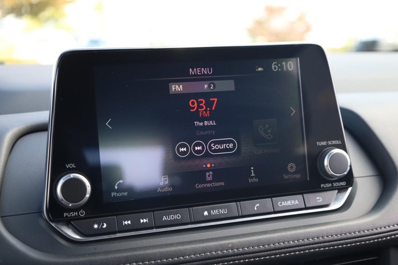 Nissan Rogue Vehicle Image 13