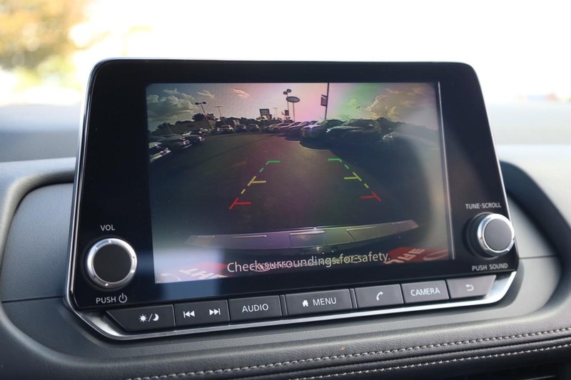 Nissan Rogue Vehicle Image 14