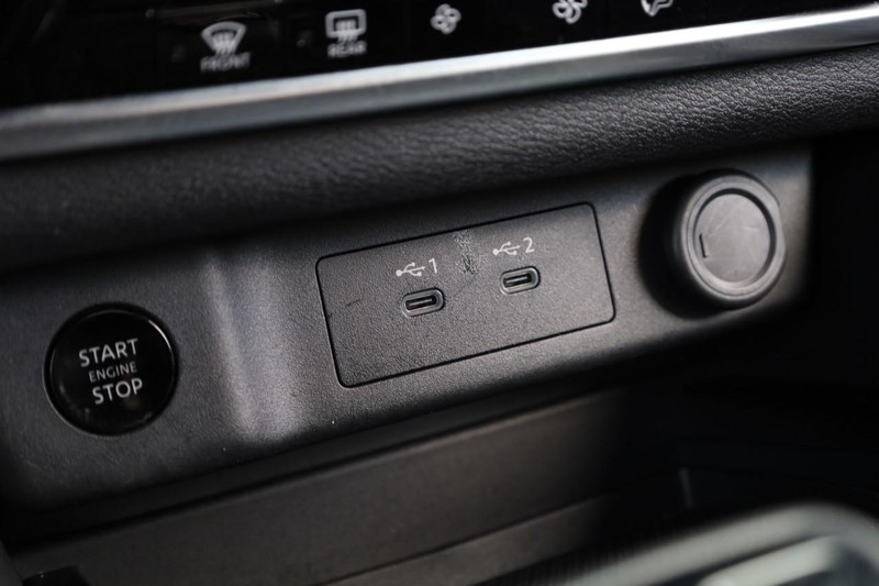 Nissan Rogue Vehicle Image 16
